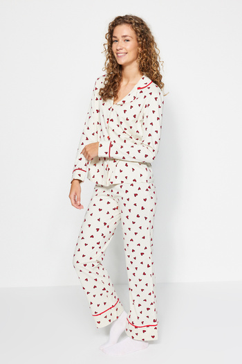 Trendyol Collection Set pijama tricotată cu nervuri inimioare 100% bumbac bej THMAW24PT00103