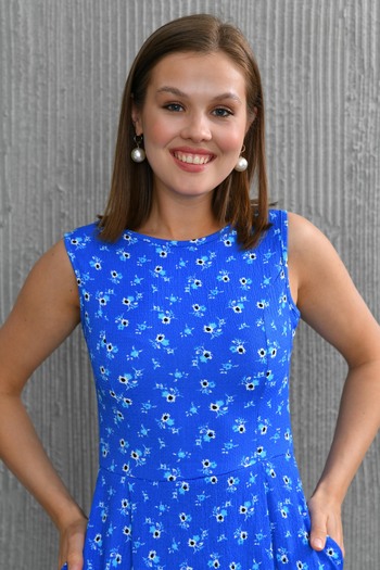 bayansepeti Rochie albastră Seersucker cu mâneci zero, cu buzunare, detaliată, cu decolteu rotund, cu model de flori 102