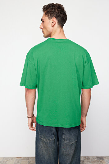 Trendyol Collection Πράσινο μπλουζάκι Oversize/Wide Cut Κεντημένο από 100% βαμβάκι TMNSS23TS00243 TMNSS23TS00243