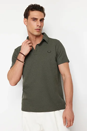 Trendyol Collection Textured Embroidered Khaki Polo Tričko – Regular Cut TMNSS24PO00046
