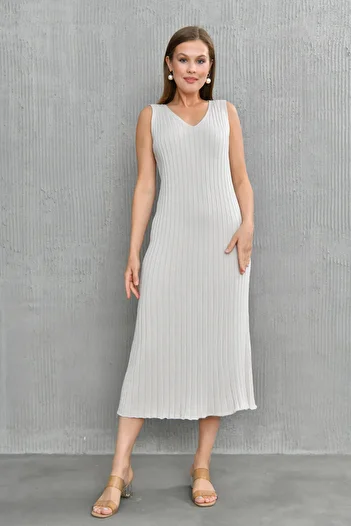 bayansepeti Ecru V-Neck Sleeveless Midi Knitwear Dress - Unlined, Stretchy Fabric 1130