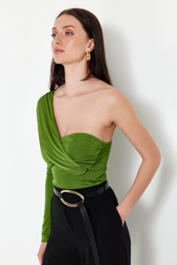 Trendyol Collection Green Premium Glossy Surface and Soft Texture Shir Detail Single Sleeve Knitted Blouse TWOSS24BZ00390