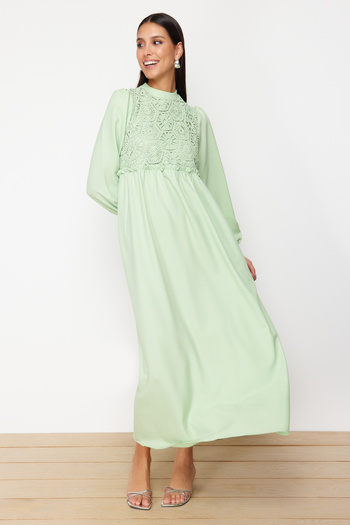 Trendyol Modest Φόρεμα υφασμένο με λεπτομέρεια πράσινου χτένι - TCTAW24EB00110