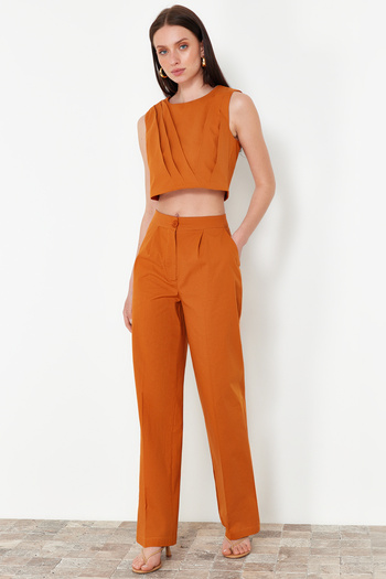 Trendyol Collection Jasnobrązowe tkane spodnie z szerokimi nogawkami TWOSS24PL00132