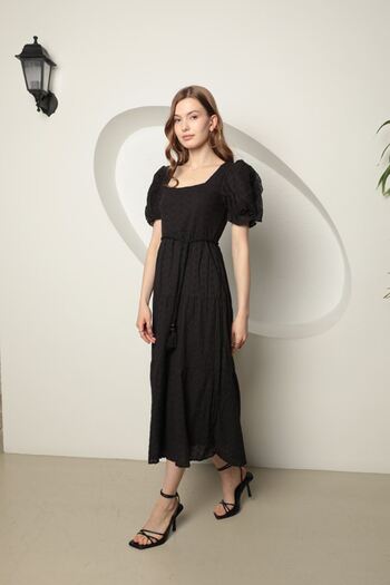 lovebox Scallop Fabric Women's Square Collar Balloon Sleeve Belt Detailed Midi Dress