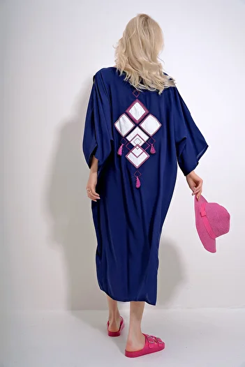 Trend Alaçatı Stili Rochie de damă bleumarin cu decolteu în V la spate și buzunare brodate cu nasturi în față țesute din viscoză ALC-X12009