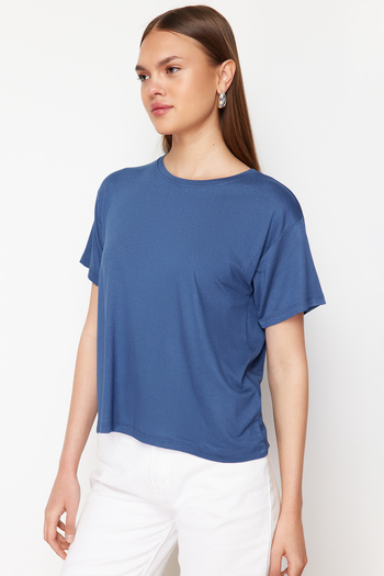 Trendyol Collection Indigó viszkóz rövid ujjú, nyakú, kötött póló TWOSS24TS00254
