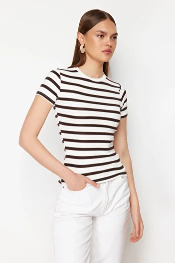 Trendyol Collection Καφέ ριγέ παχύρρευστη/μαλακό ύφασμα πλεκτή μπλούζα με εφαρμογή στο σώμα TWOSS24BZ00296
