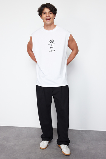 Trendyol Collection Weißes, übergroßes Baumwoll-T-Shirt/T-Shirt mit Fernostmuster – TMNSS22AL0108