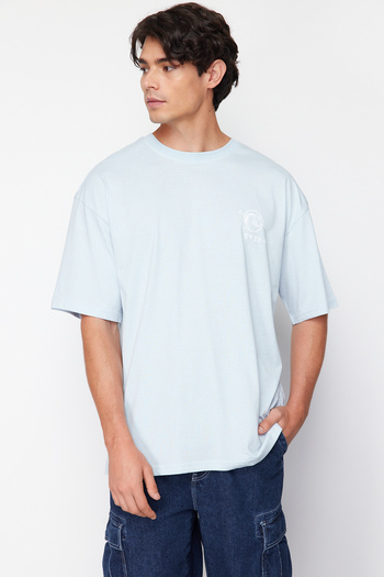 Trendyol Collection Světle modré oversize/široký střih Dálný východ T-Shirt 100% bavlna TMNSS23TS00170