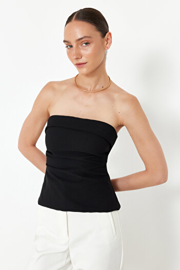 Trendyol Collection Czarna drapowana bluzka bez ramiączek - TWOSS24BZ00348