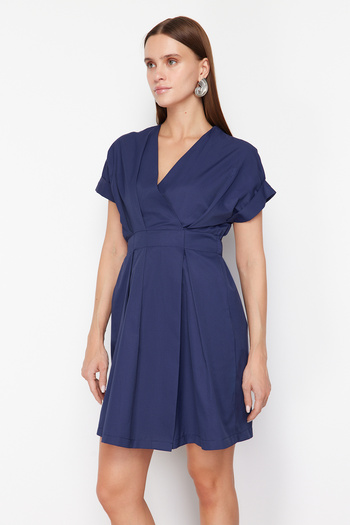 Trendyol Collection Sötétkék, duplasoros galléros A-vonalú mini szőtt ruha derekán nyílással TWOSS24EL00147