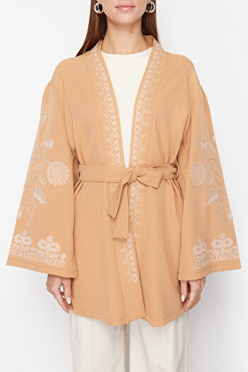 Trendyol Modest Κεντητό καπάκι με υφαντό καμήλα & Ferace & Kimono