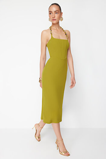 Trendyol Collection Zeynep Tosun Oil Green Pletené večerní šaty s kosticí - Detail příslušenství, TCLSS24EL00013