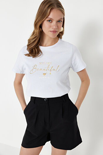 Trendyol Collection Λευκό 100% χοντρό βαμβακερό φύλλο/γυαλιστερό σλόγκαν με στάμπα πλεκτό μπλουζάκι κανονικής εφαρμογής TWOSS24TS00252