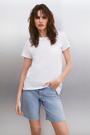 GRIMELANGE Samantha Women &Apos; S White T-Shirt with 100% Organic Cotton, Comfort Fit, Long Back