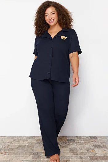 Trendyol Curve Navy Embroidered Shirt Collar Knitted Pajamas Set TBBSS24AI00033