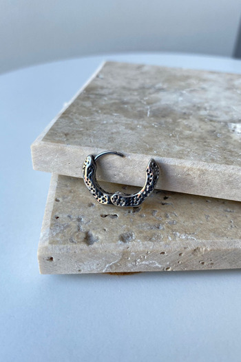 Jaida Moda Vintage Unisex Silver Steel Hoop Earrings Model