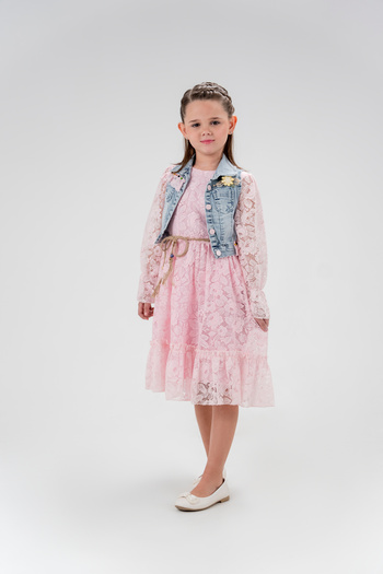 TRENDYOLKIDS Detailní růžová krajková dívčí džínová vesta a šaty s dlouhým rukávem - TKDSS24EL00013