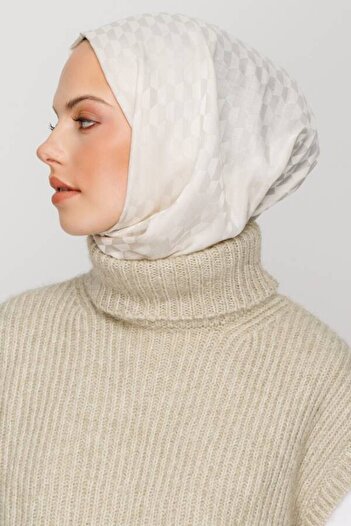 VALOR Silky Jacquard Shawl - Kirik White Qozal Pattern