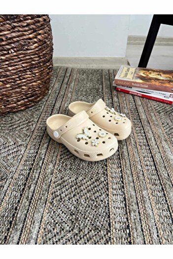 Behtah Kundura Jibbitz Daily Sandals with 6 Rhinestones for Girls - Ornate and Closed Front Garden Pool