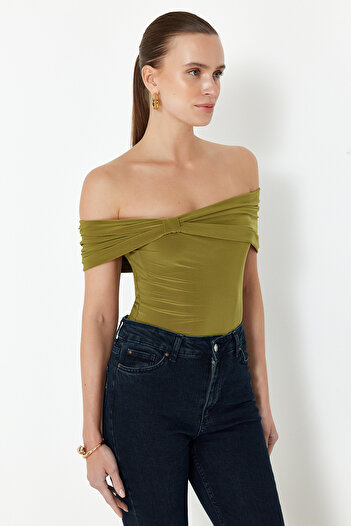 Trendyol Collection Oil Green Carmen Collar Body-Sitting Flexible Crop Knitted Blouse TWOSS24BZ00368