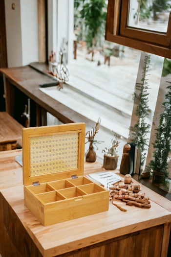 NEWNOW Bamboo Tea Box Organizer with Hazeran, Transparent Acrylic Hinged Lid Tea Bag