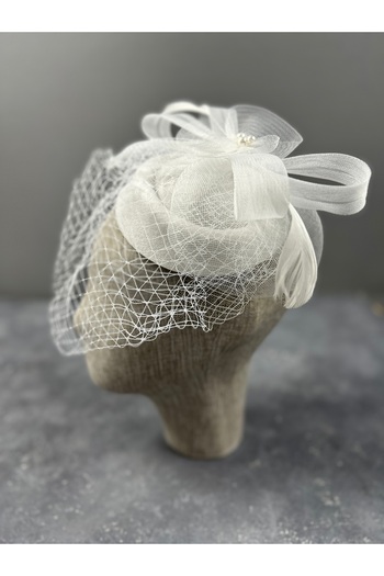Hayalperest boncuk Elegant Bridal and Wedding Hat - Pearl White with Feather Detail