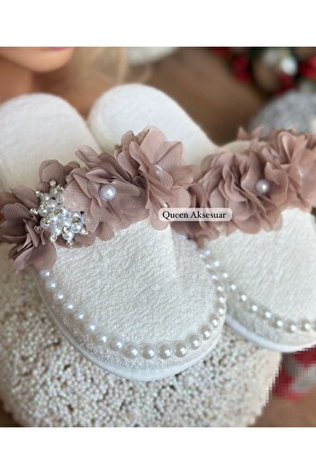 Queen Nelly Luxury Design - Bridal Birth Maternity Towel, Women's Slippers with Pearl Detail and Brooch, Brown Flower Pattern