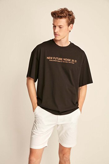 GRIMELANGE Wesley Herren-T-Shirt in Oversize-Passform aus 100 % Baumwolle mit dickem, strukturiertem Aufdruck in Schwarz