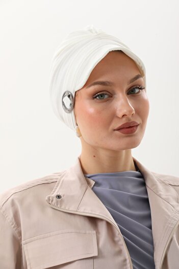 Ritagarcia Buckle Hat Bonnet