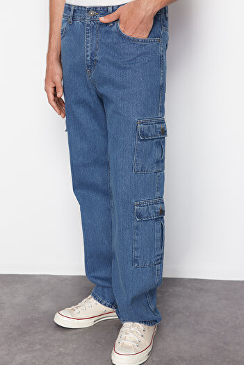 Trendyol Collection Világoskék széles szabású farmernadrág - laza farmer, rakodó zsebekkel TMNSS24JE00000