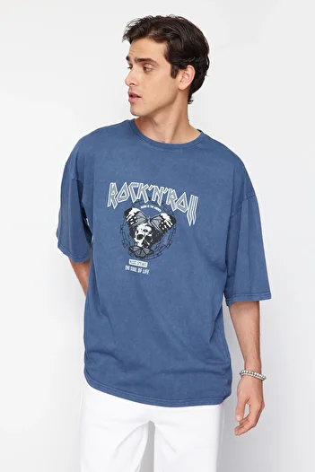 Trendyol Collection Βαμβακερό μπλουζάκι με στάμπα Indigo Rock - TMNSS23TS00167