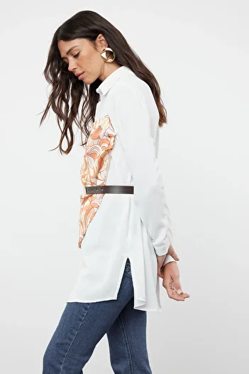 Trendyol Modest Tkaná košile – bílá s detailem šálu, TCTSS24TG00063