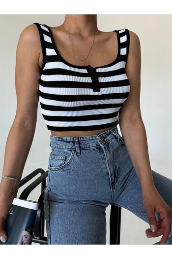 Laluvia Striped Buttoned Crop Tank Top