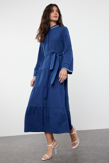 Trendyol Modest Υφαντό μπλε φόρεμα - Λεπτομέρειες αξεσουάρ, TCTSS24EB00235
