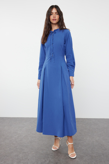 Trendyol Modest Φόρεμα με κουμπιά Saks - Λεπτομέρεια γραβάτας, TCTSS24EB00149