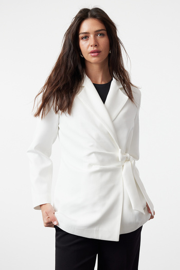 Trendyol Modest Διπλό υφαντό μπουφάν Λευκό με λεπτομέρεια και φόδρα στο πλάι - TCTSS24CK00008