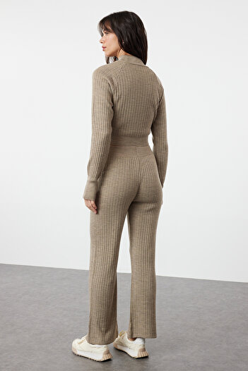 Trendyol Collection Mink Knitwear Crop felső és nadrág szett - bordázott orrrészlet TWOAW24AU00014