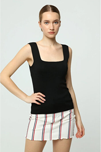 Housess Women's Thin Crop Summer Blouse - Thick Strap, Square Collar, Knitwear Fabric