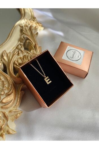 SWORDS CONCEPT Minimal Gold E Letter Necklace with Zircon Stone