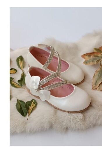 Hodore Lenora White Girl's Ballerinas