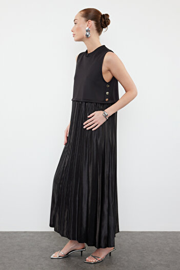 Trendyol Modest Πλισέ Φούστα Μαύρο Σατέν Αμάνικο Φόρεμα - Φόδρα Εσώρουχα TCTSS24EB00245