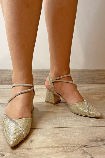 Moira Shoes Kadın Biyeli Orta Topuklu Taşlı Parlak Gold Babet Abiye Ayakkabı