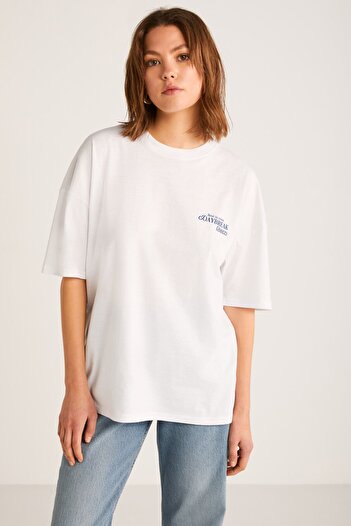 GRIMELANGE Fınola Γυναικείο λευκό μπλουζάκι Oversize - Μπλε λεπτομέρεια κειμένου, κοντό μανίκι
