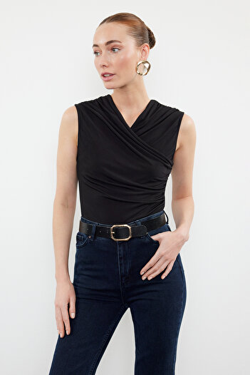 Trendyol Collection Black Fitted/Body-Sitting Shirring Detailed Sleeveless Stretch Knitted Blouse TWOSS24BZ00518