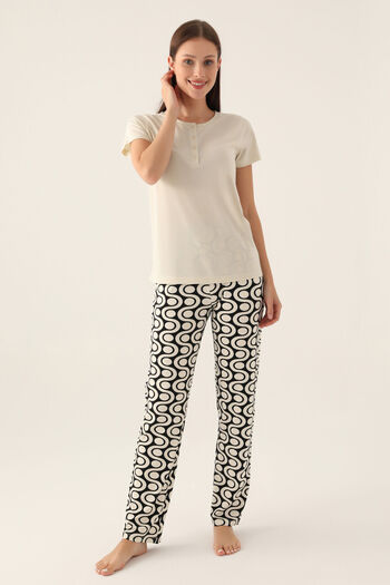 Arnetta Women's Cream Short Sleeve Pajama Set