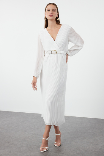 Trendyol Collection Pleated Ecru Maxi Dress - A-line, Belt and Lining Chiffon TWOAW24EL00471