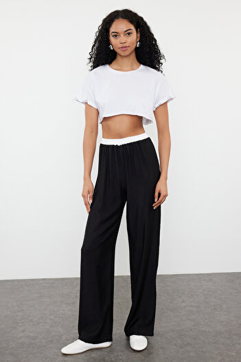 Trendyol Collection Fekete, egyenes szabású szőtt boxernadrág - TWOSS24PL00173