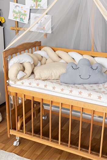 Bamgidoo Ahşap Beşik Anne Yanı Beşik Vernikli 60x120 - Krem Beyaz Örgü Uyku Seti Seti + Yatak + Tekerlekli